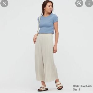 Uniqlo Gray chiffon pants in size small